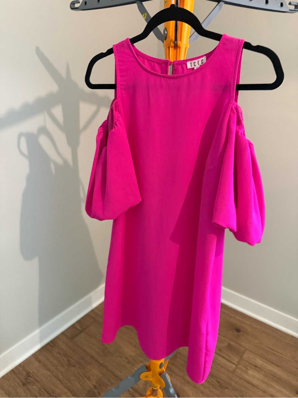 TCEC Hot Pink Cold-Shoulder Shift Dress